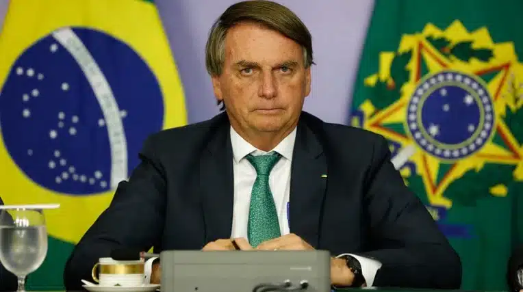 Érika Hilton Solicita Investigação sobre Despesas de Bolsonaro no Bandeirantes - Detalhes Aqui!