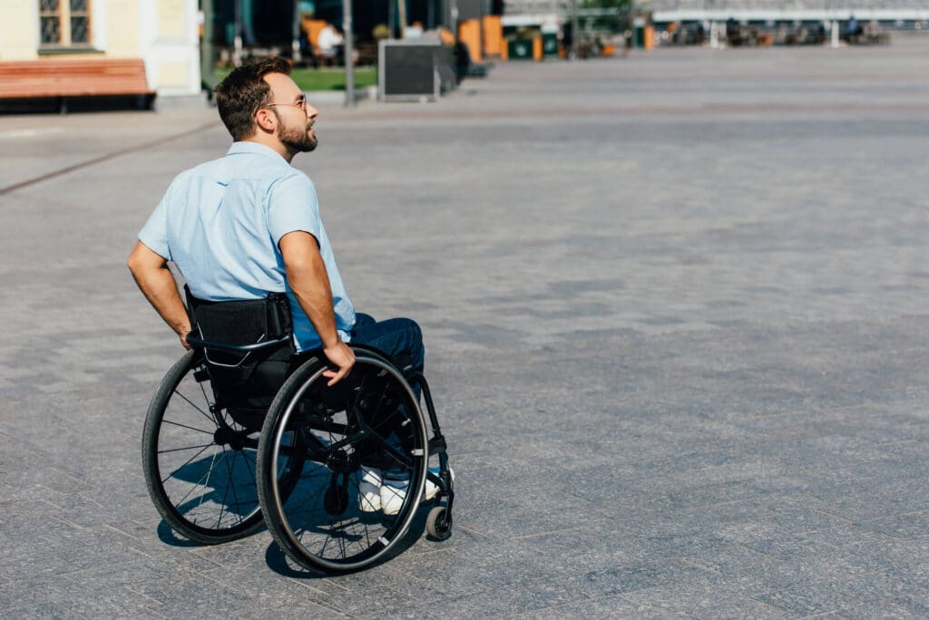 Pessoa com deficiência possui direito à aposentadoria do INSS sem idade mínima. (Fonte: Reprodução Google)
