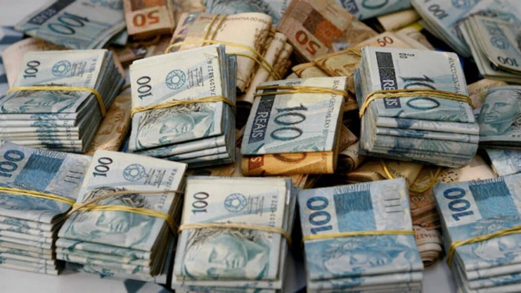 Contratação de empréstimo consignado pode gerar dor de cabeça, como golpes, para aposentados e pensionistas do INSS. Saiba quem pode ter, como pedir o bloqueio e nova lei. (Fonte: Edição / Diário Oficial Notícias).