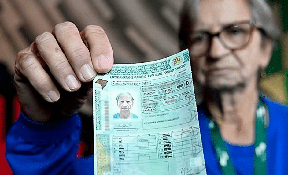 Renovação gratuita de carteira de motoristas para idosos- Veja como funciona (Fonte: Reprodução Google)
