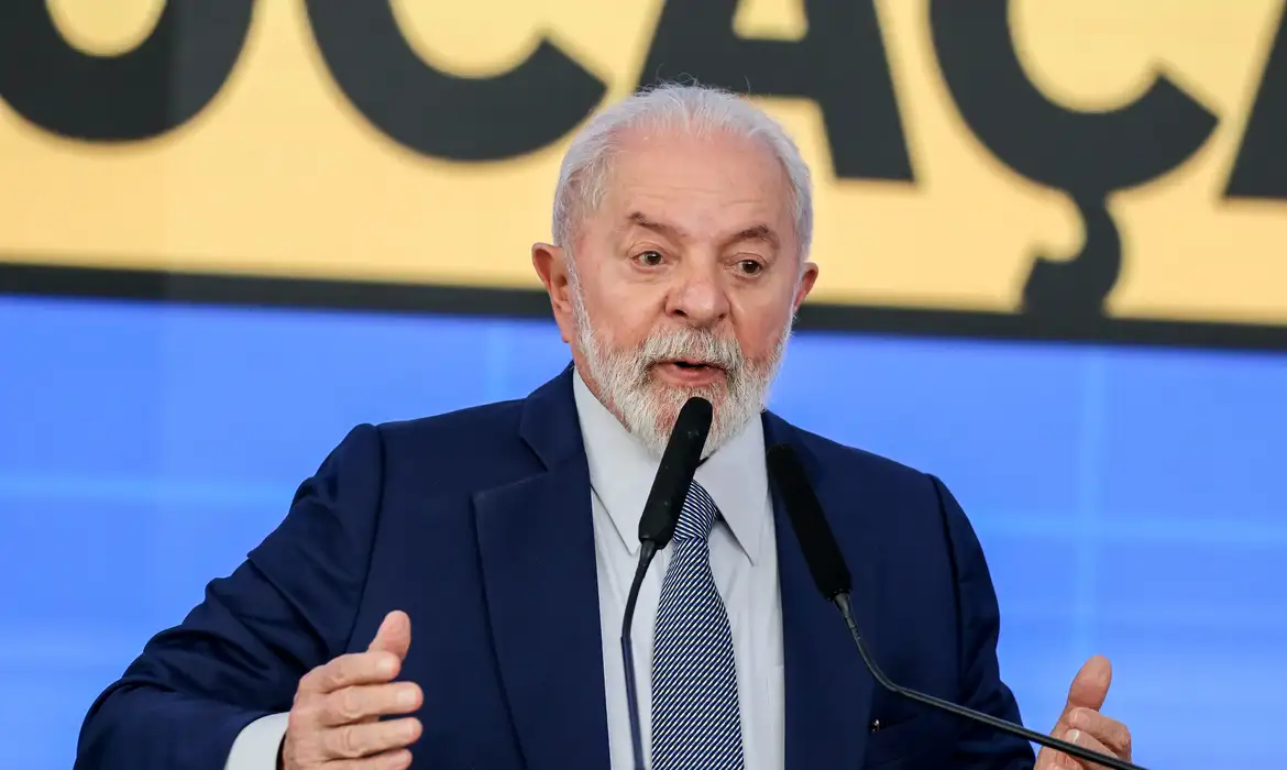 Lula autoriza aposentadoria com 55 anos