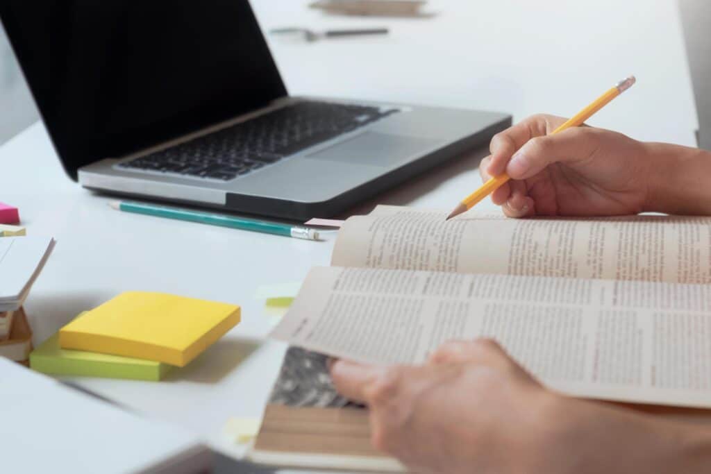Revisar o conteúdo programático é essencial para fazer uma boa prova. (Fonte: Reprodução Google)