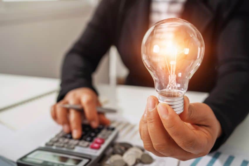 Tarifa Social de Energia Elétrica oferece descontos para pessoas de baixa renda. Veja a medida que o Lula assinou sobre a redução na conta de luz.! (Fonte: Reprodução Google)