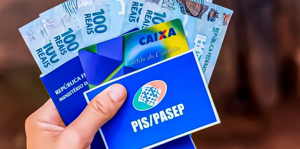 Aposentados que Trabalham com Carteira Assinada Podem Receber o PIS? Descubra Agora!