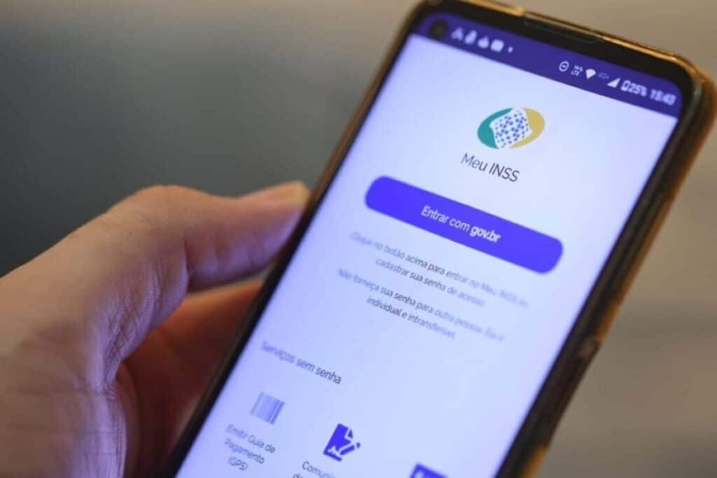 .Aposentados e pensionistas do INSS precisam de 3 documentos para pedir revisão do benefício. Confira! (Fonte: Reprodução Google).