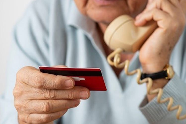 Aposentados e pensionistas do INSS: veja o que é o empréstimo consignado e 3 formas de se livrar dele, de acordo com o Código de Defesa do Consumidor. (Fonte: Reprodução Google)