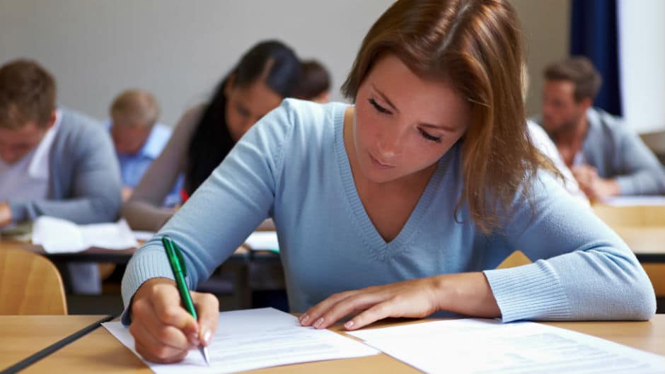 Concursos no Brasil: Abril prevê abertura de 26 editais- Confira quais são e como concorrer