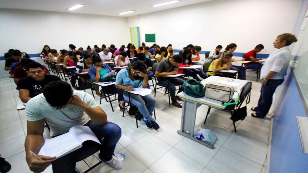 26 concursos públicos abertos ofertam mais de 5 mil vagas em todo o Brasil. (Fonte: Reprodução Google)