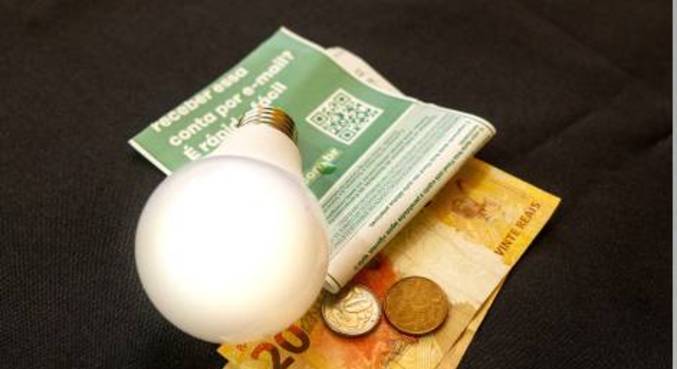 Tarifa Social de Energia Elétrica pode não ser a única que dê descontos para pessoas de baixa renda inscritas no CadÚnico. Veja o que ministro do Lula tem a dizer sobre possíveis reduções. (Fonte: Reprodução Google)