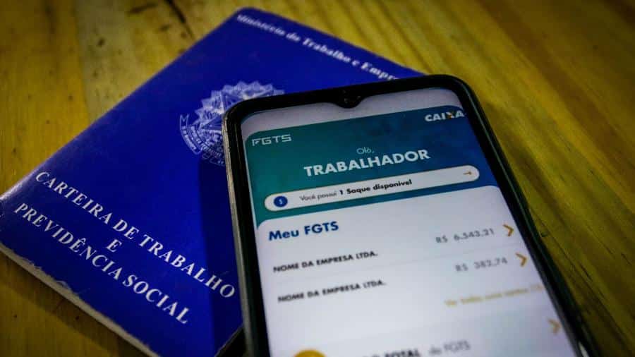 Trabalhador com carteira assinada pode aderir ao saque-aniversário e se surpreender agora em abril. Confira todos os detalhes! (Fonte: Reprodução Google).