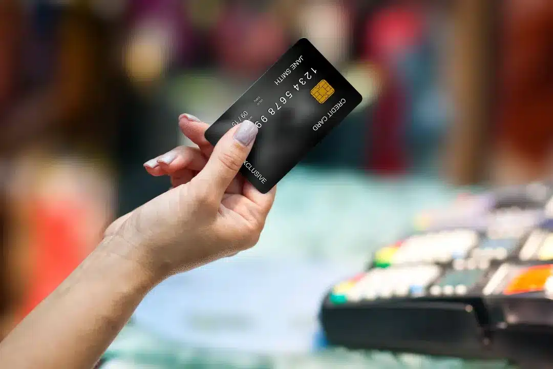 Cartão de crédito para aposentado do INSS. (Fonte: Reprodução Google).