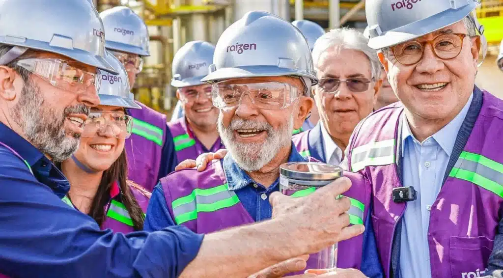 Ao falar com empresários, Lula afirmou que será "garoto-propaganda" do etanol de segunda geração para o mundo.





