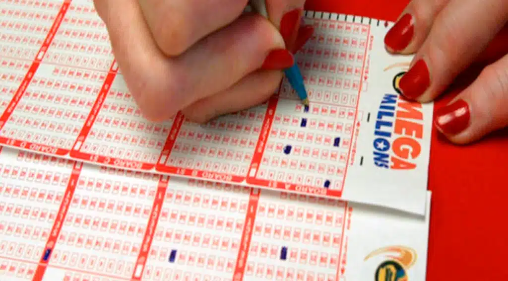 Mega Millions oferece R$ 2,7 bilhões aos brasileiros. (Fonte: Reprodução Google).