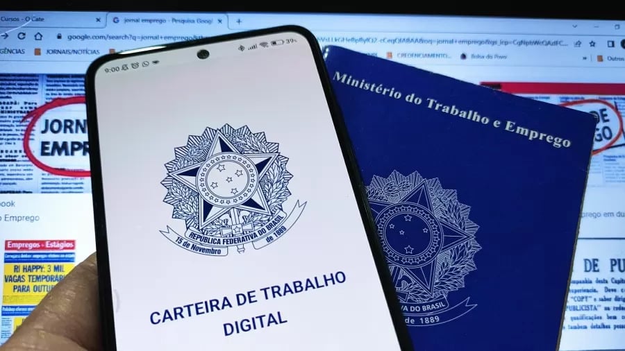 Brasil registra aumento recorde no emprego formal em 2024, com melhores resultados em 13 anos. Descubra quais setores lideram
