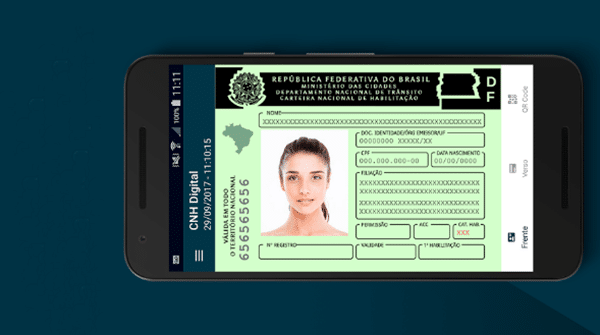 imagem com celula mostrando a CNH Digital