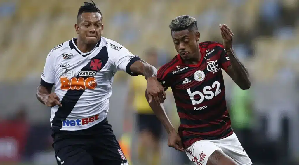 Freddy Guarín disputa a bola com Bruno Henrique, do Flamengo. (Fonte: Reprodução Google).