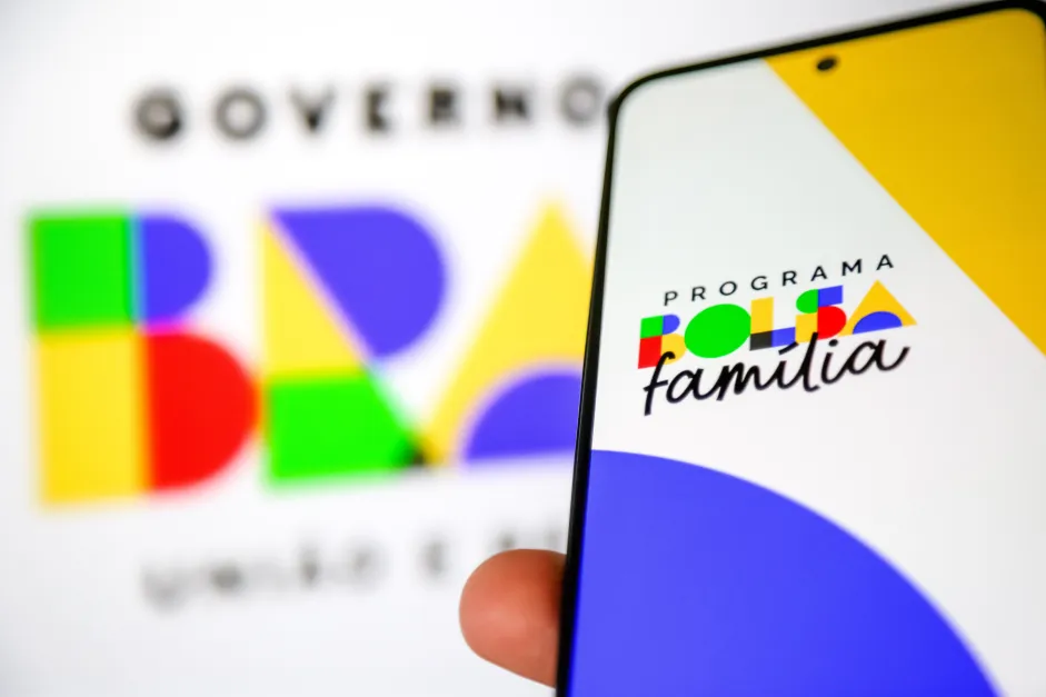 celular aberto no site do bolsa família