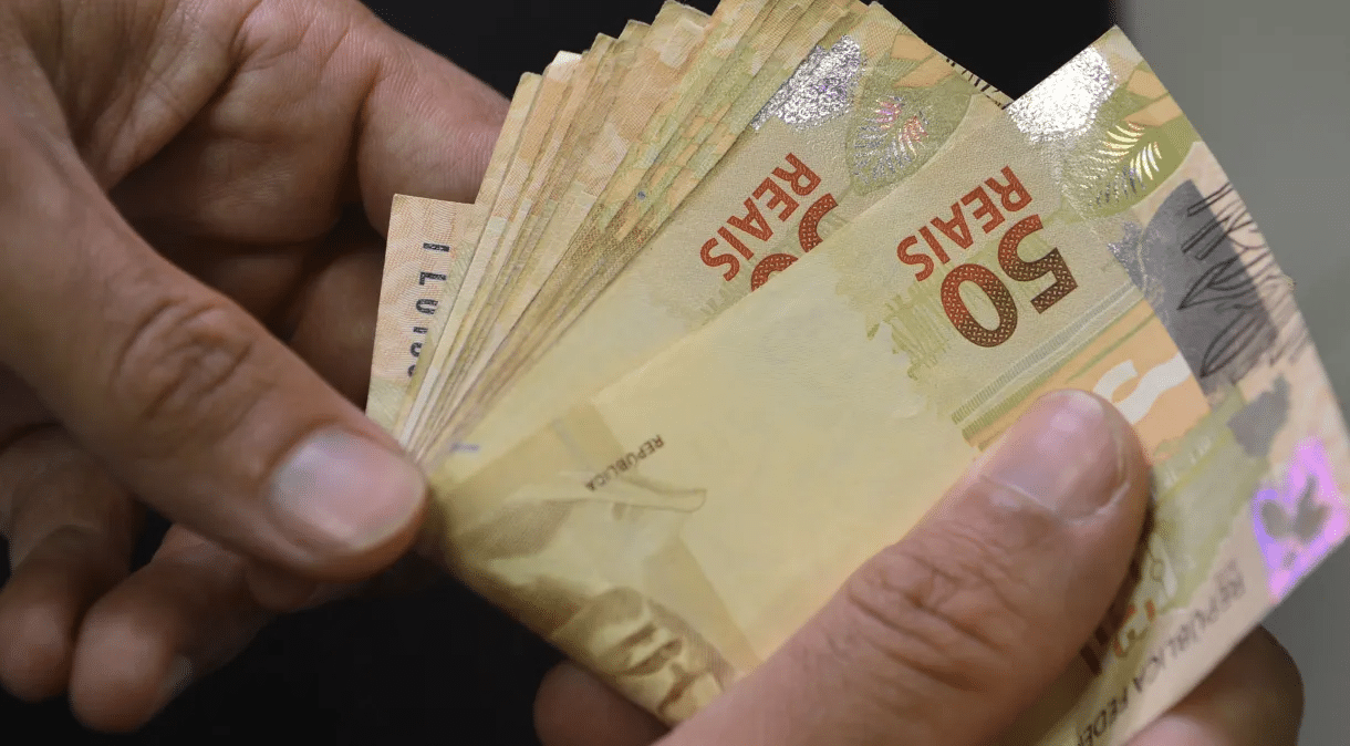 Atingidos pelas enchentes vão receber auxílio de R$5,1mil