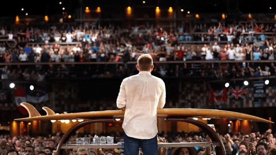 Rodolfo Abrantes em culto na Igreja Bola de Neve