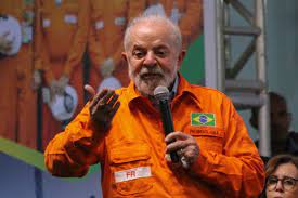 presidente Lula de uniforme da Petrobrás