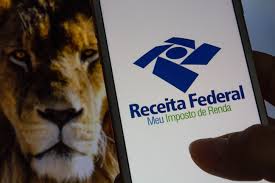 imagem com a imagem do leão e do aplicativo da Receita Federal para dizer como declarar atrasados do INSS no imposto de renda