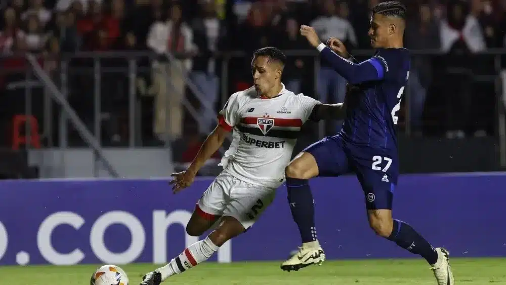 Portilla, jogador do Talleres, foi detido por desacato após prestar depoimento após a partida contra o São Paulo. (Fonte: Reprodução Google)