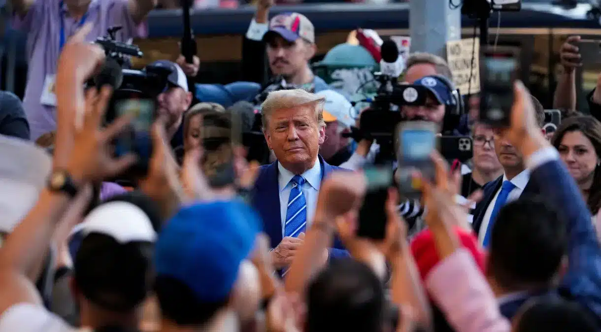 Donald Trump em loja no Harlem em Nova York. (Fonte: Reprodução Google).