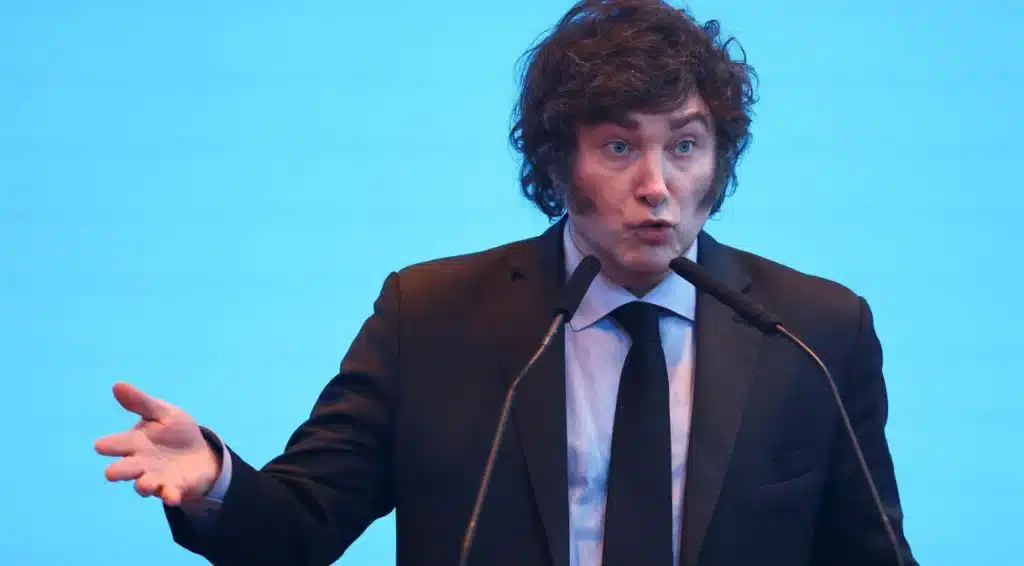 O presidente da Argentina, Javier Milei, faz um discurso em um evento com empresários em Buenos Aires.





