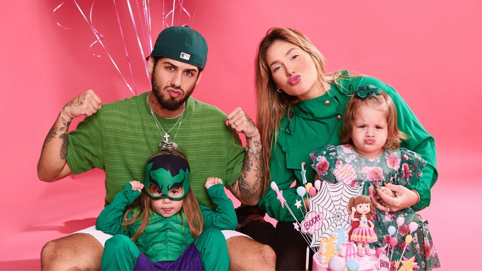 foto da familia em ensaio fotográfico, Zé Felipe com Maria alice, virginia e maria flor