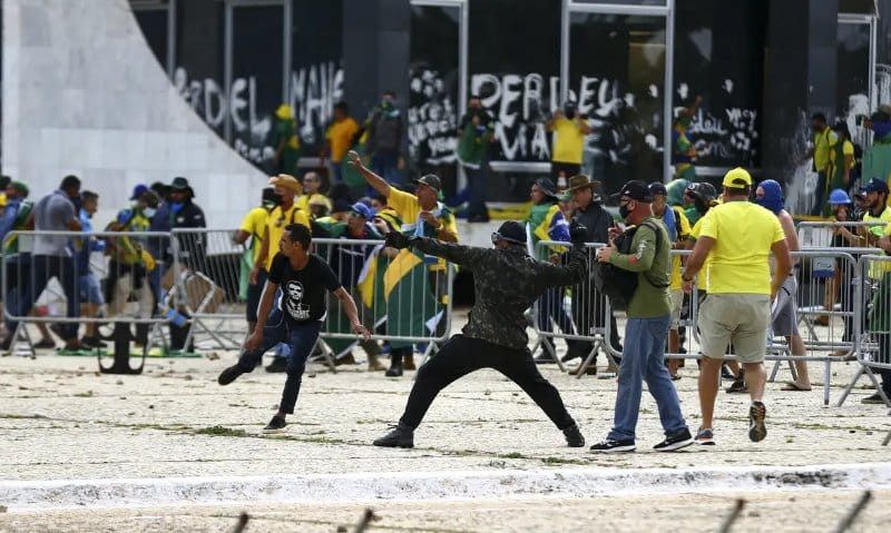 A Busca por Foragidos Brasileiros na Argentina