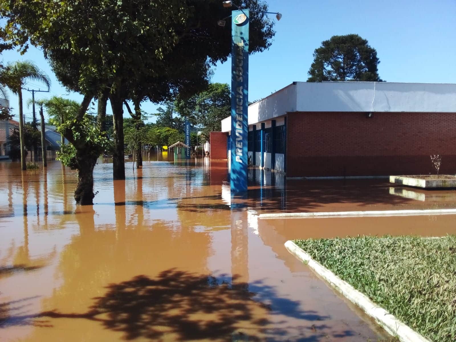 INSS presta apoio a desabrigados do Rio Grande do Sul!