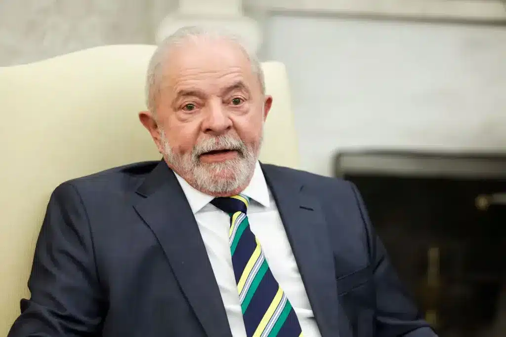 Lula Considera Candidatura à Reeleição