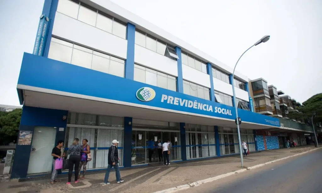 Fachada de uma agência do INSS (Fonte: Marcelo Camargo/ Agência Brasil)
