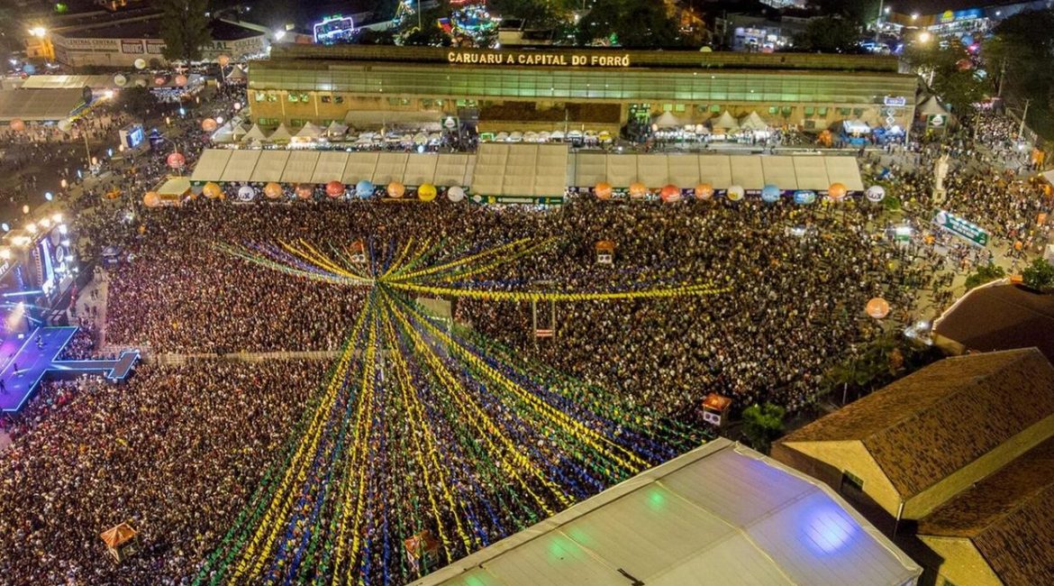 Agitação e Música: Noite Memorável no São João de Caruaru