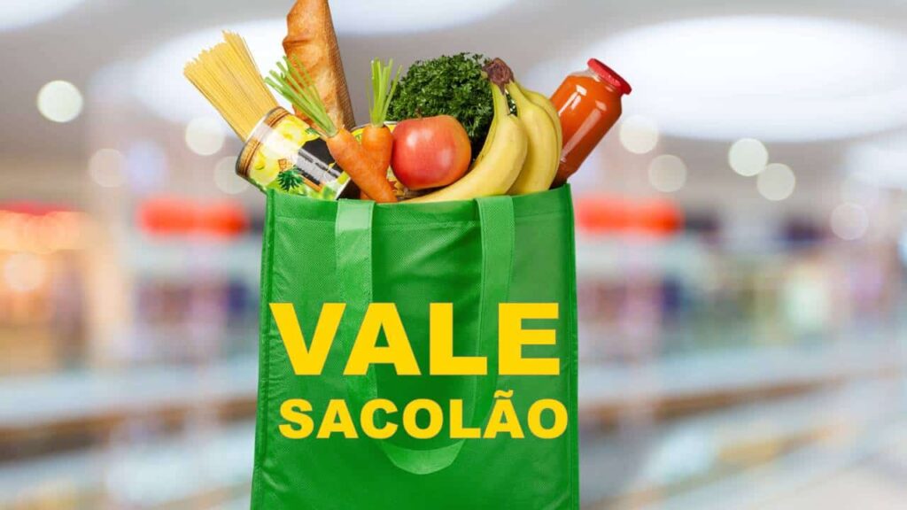 sacolão cheio de frutas e verduras