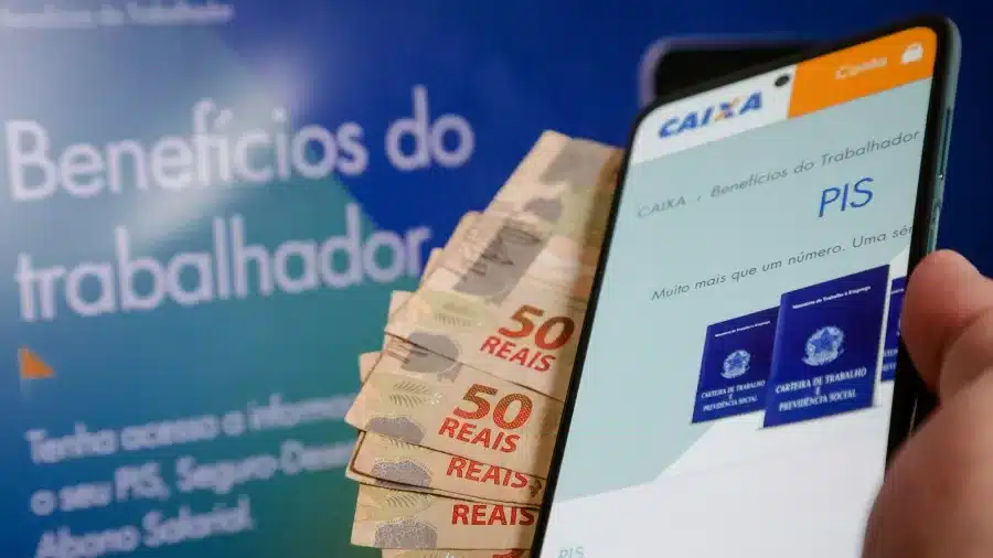 celular aberto no pis da caixa