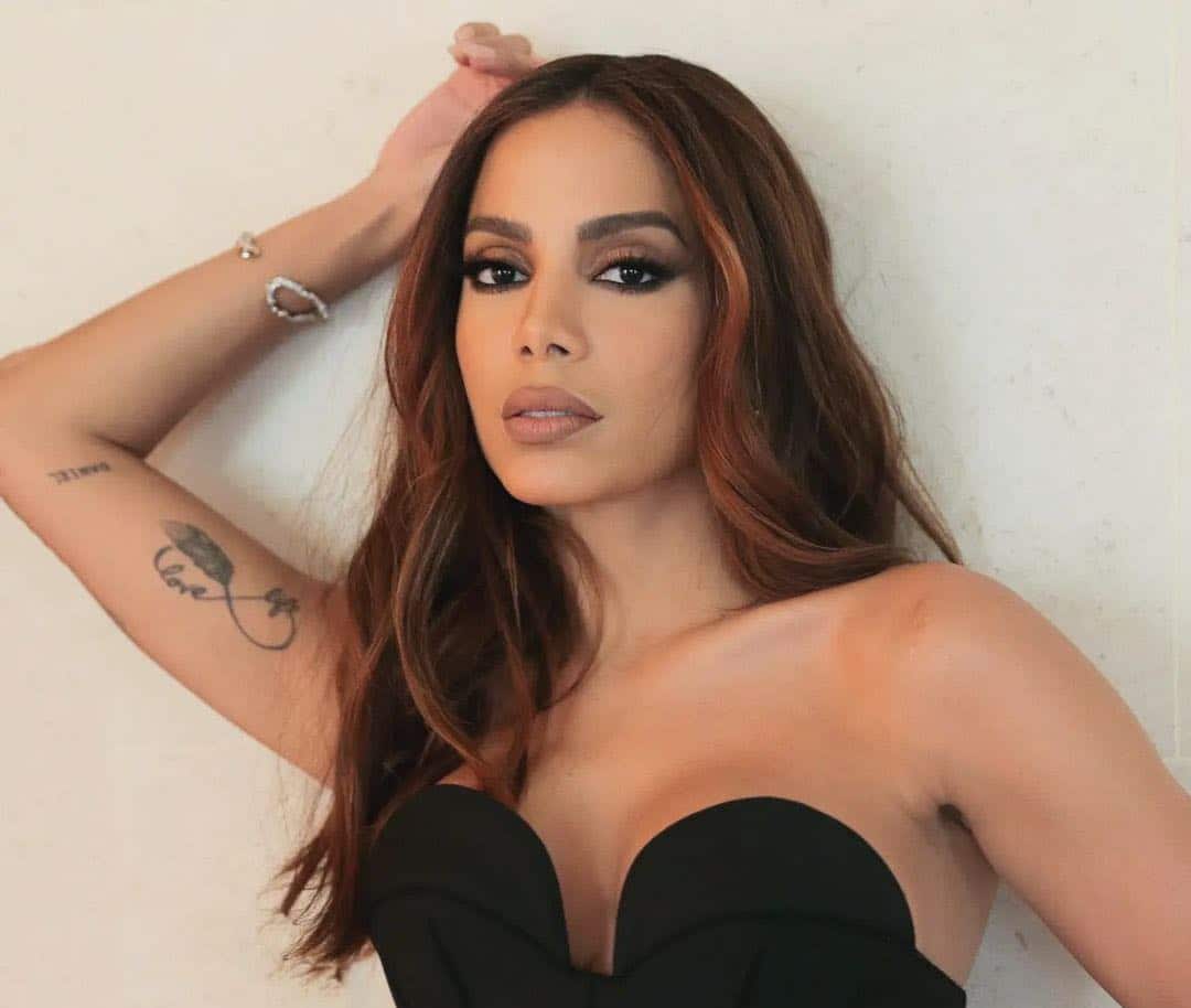 Anitta posa para a foto