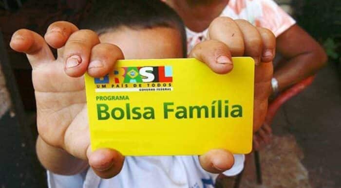 Governo corta e reduzgasto com o Bolsa Família