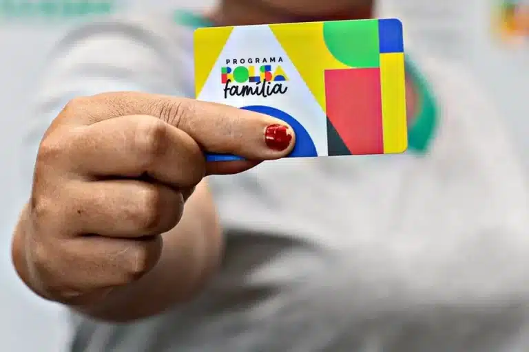 O Bolsa Família é um divisor de águas para milhares de famílias cearenses, injetando quase R$1 bilhão em recursos no estado.