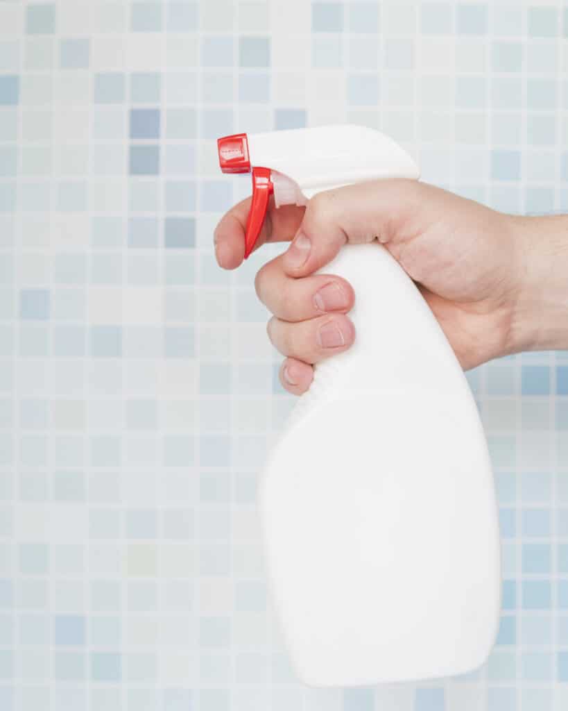 Prevenção contra leptospirose: Anvisa libera desinfetantes de uso geral