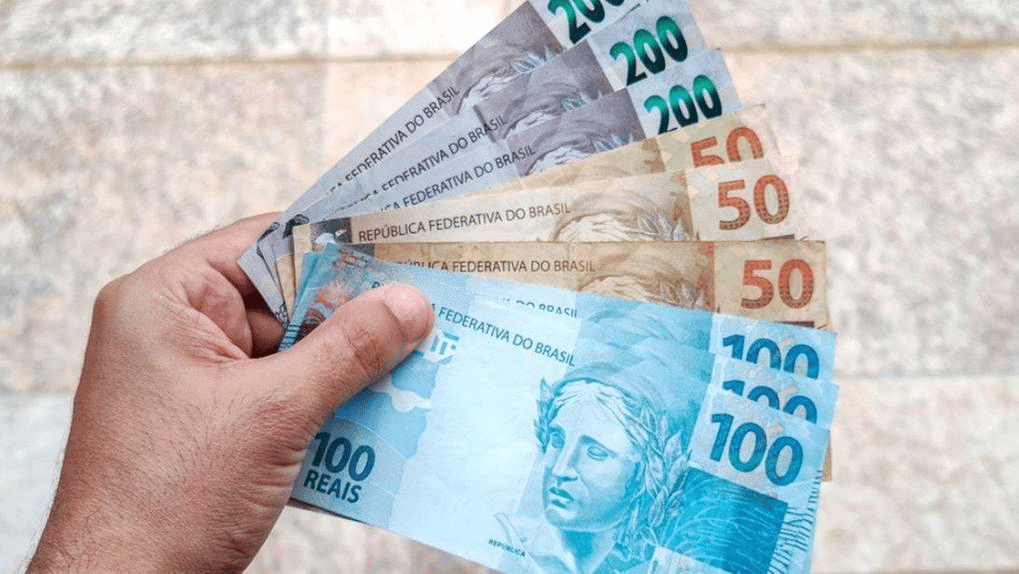 Dinheiro esquecido em banco: R$ 8,15 bilhões estão disponíveis para devolução.