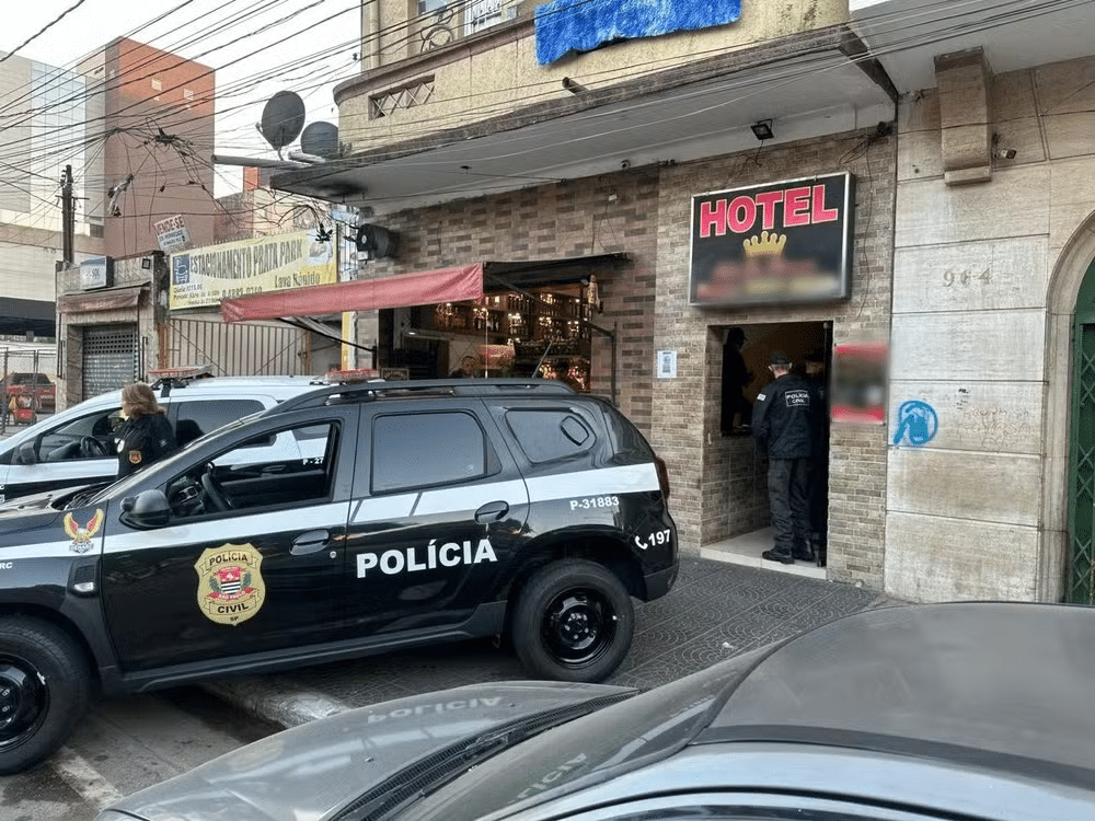 Polícia faz ação em hospedagens e hotéis da Cracolândia, no Centro de SP