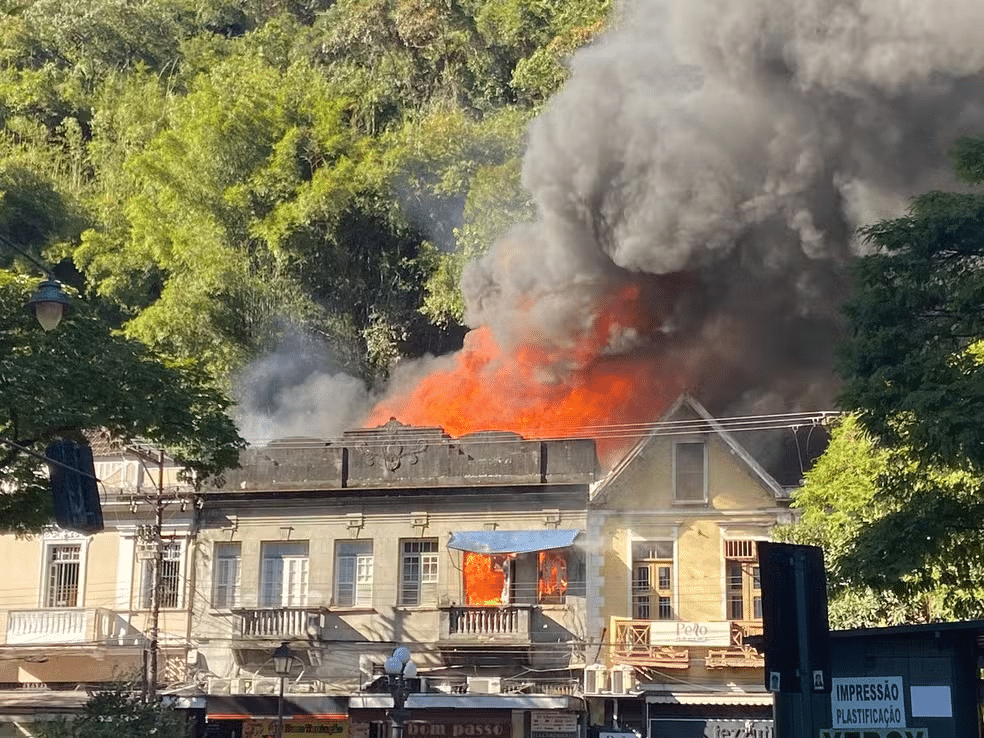 ogo em casarão histórico de Petrópolis