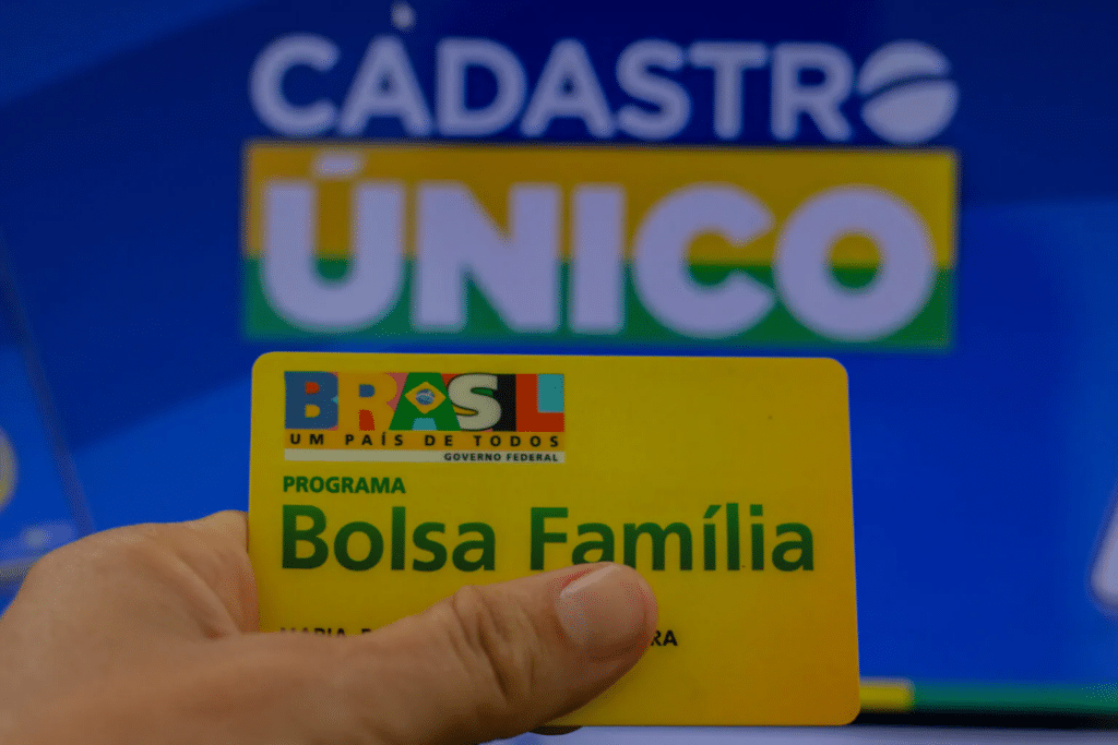 Bolsa Família de junho será antecipado para atingidos pelas cheias no RS 