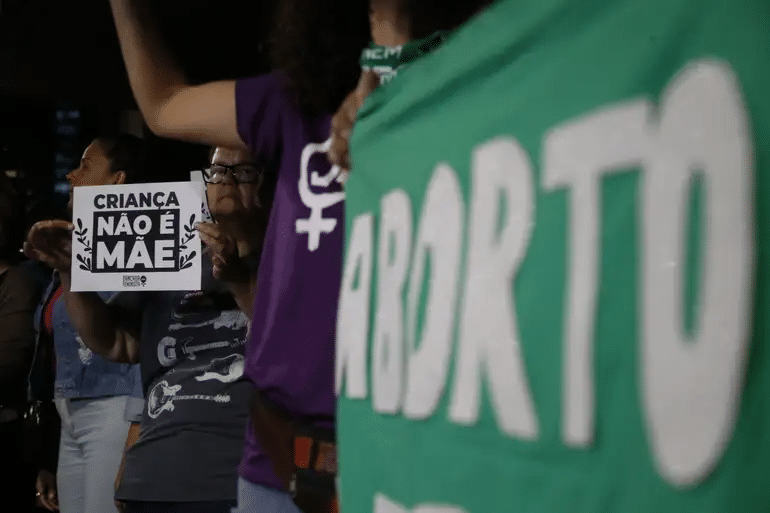 Legislação sobre o aborto: No Brasil, PL 1904 gera manifestações. 