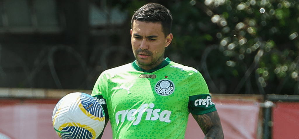 Transferência do jogador foi confirmada na tarde deste sábado