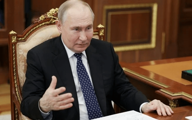 O presidente da Rússia, Vladimir Putin, viaja para Coréia do Norte