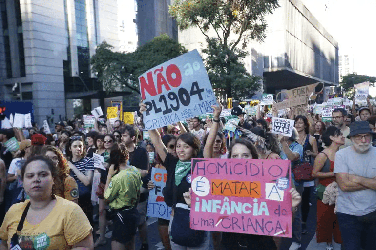 Aborto no Brasil: OAB se posiciona contra o PL 1.904/24