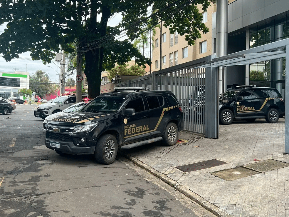 Viaturas da PF em sede de Campinas