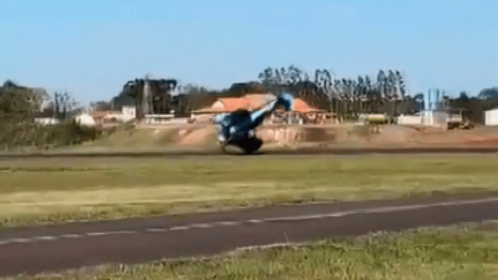 A aeronave sofreu diversas avarias